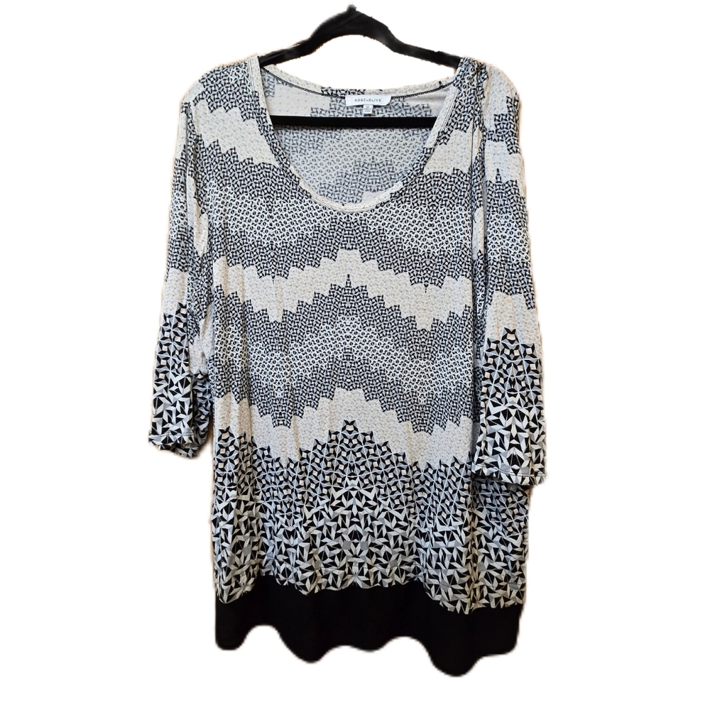 Black and White Patterned Women's Top